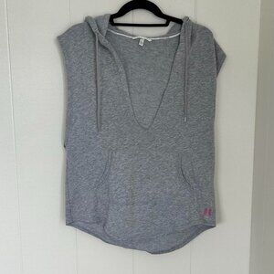 Victoria's Secret 2016 grey sleeveless gym hoodie ⭐️ model off duty